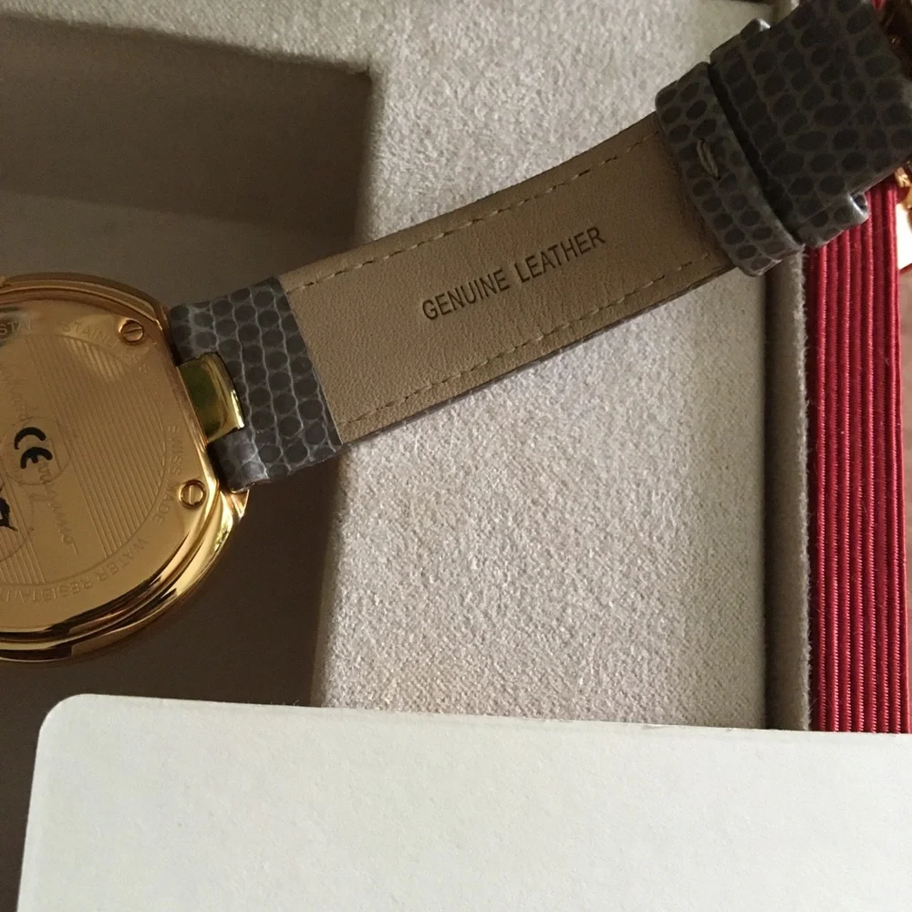 FERRAGAMO NIB AUTHENTIC LUXURIOUS DIAMONDS/LEATHER WATCH